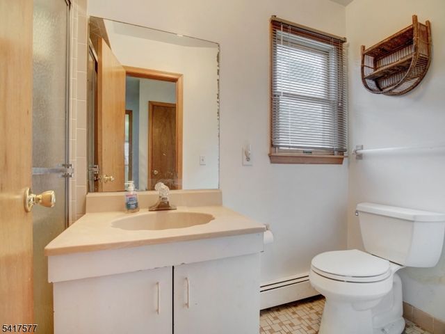 16 Oldis St, Rochelle Park Twp., NJ 07662