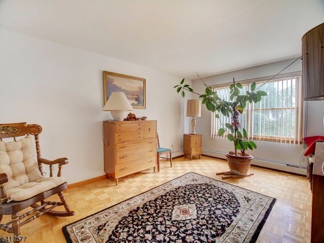 16 Oldis St, Rochelle Park Twp., NJ 07662