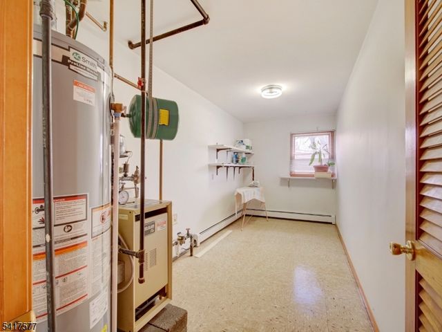 16 Oldis St, Rochelle Park Twp., NJ 07662