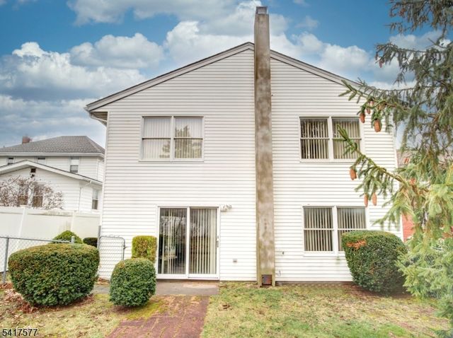 16 Oldis St, Rochelle Park Twp., NJ 07662