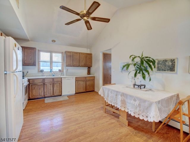 16 Oldis St, Rochelle Park Twp., NJ 07662