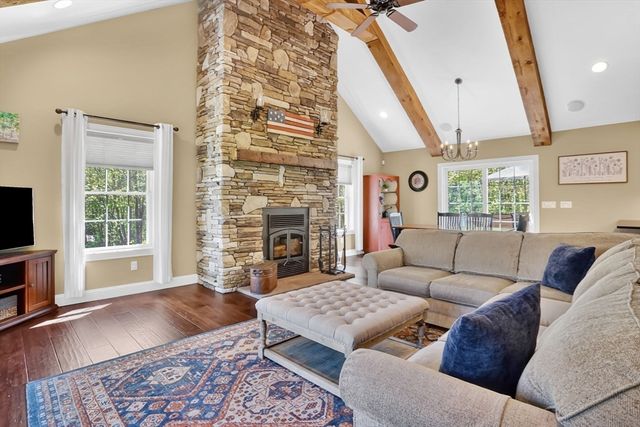 109 Booth St, Ludlow, MA 01056