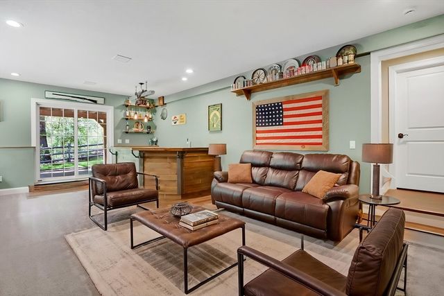 109 Booth St, Ludlow, MA 01056