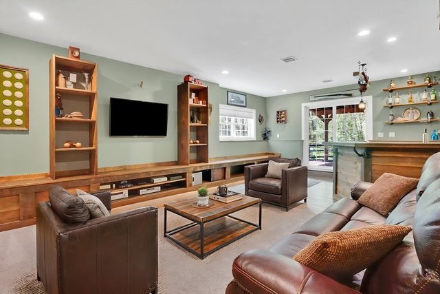 109 Booth St, Ludlow, MA 01056