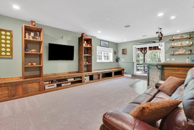 109 Booth St, Ludlow, MA 01056
