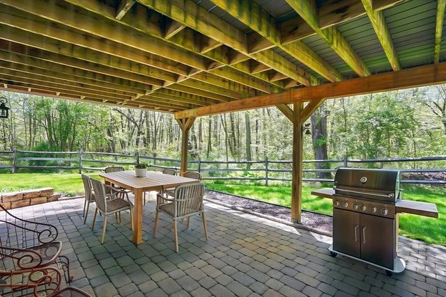 109 Booth St, Ludlow, MA 01056