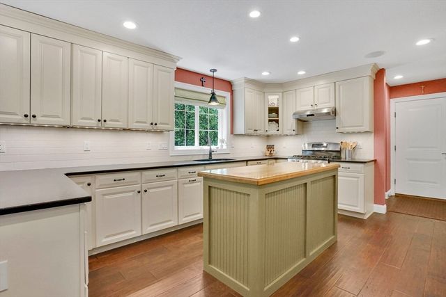 109 Booth St, Ludlow, MA 01056