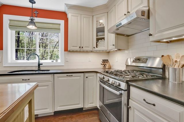 109 Booth St, Ludlow, MA 01056