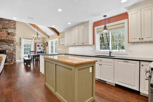 109 Booth St, Ludlow, MA 01056
