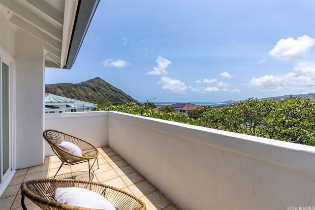 1025 Hanohano Way, Honolulu, HI 96825
