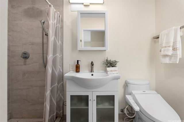1025 Hanohano Way, Honolulu, HI 96825