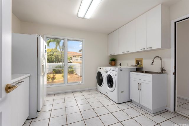 1025 Hanohano Way, Honolulu, HI 96825