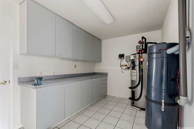 1025 Hanohano Way, Honolulu, HI 96825