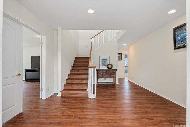 1025 Hanohano Way, Honolulu, HI 96825