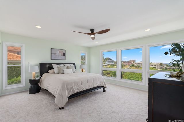1025 Hanohano Way, Honolulu, HI 96825