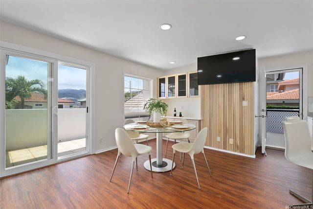 1025 Hanohano Way, Honolulu, HI 96825