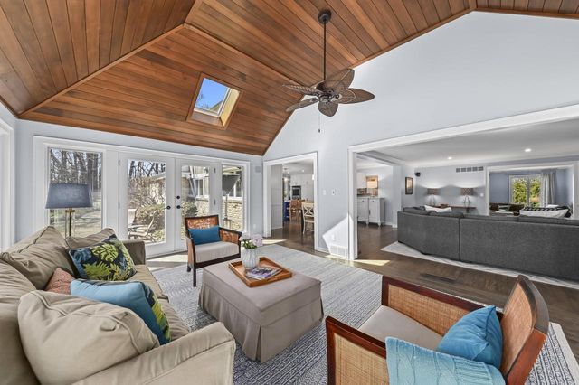 1870 Sean COURT, Brookfield, WI 53045