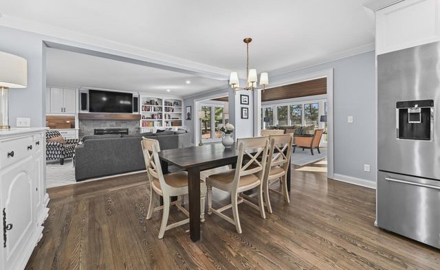 1870 Sean COURT, Brookfield, WI 53045