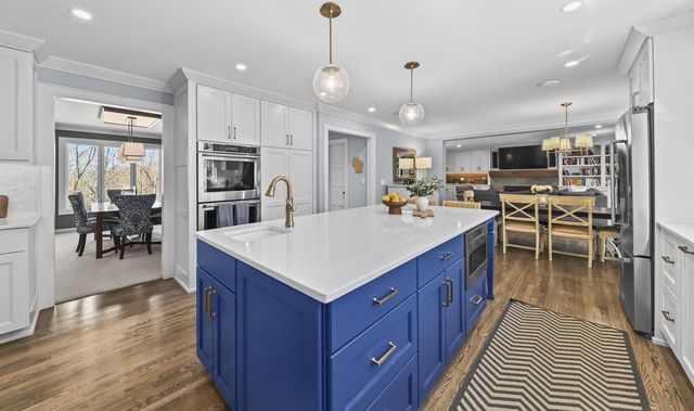 1870 Sean COURT, Brookfield, WI 53045