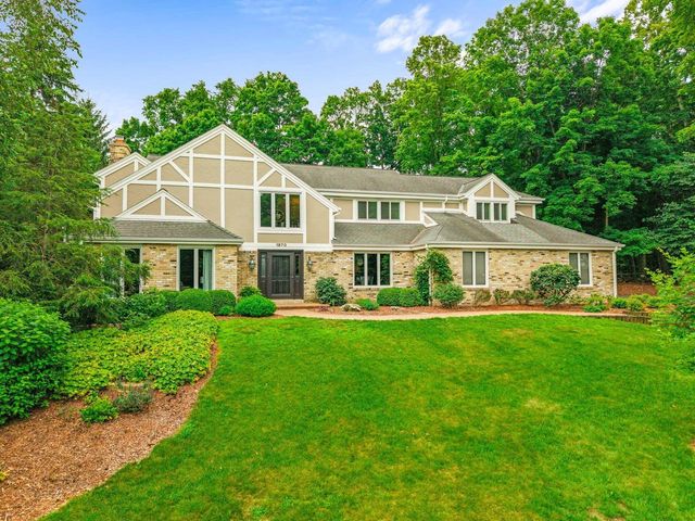 1870 Sean COURT, Brookfield, WI 53045