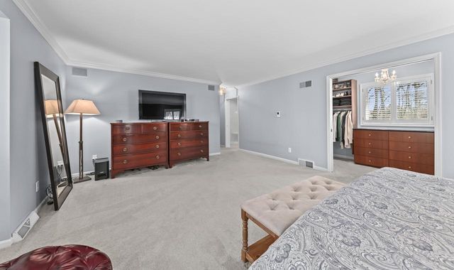 1870 Sean COURT, Brookfield, WI 53045