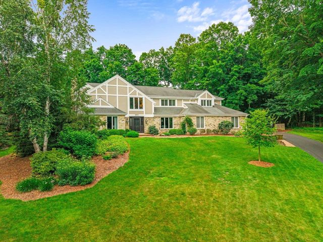1870 Sean COURT, Brookfield, WI 53045