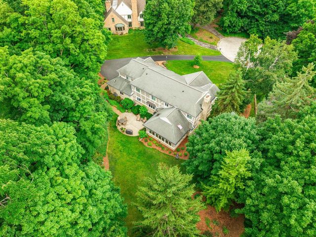 1870 Sean COURT, Brookfield, WI 53045