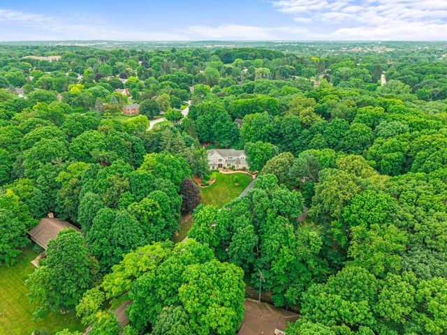 1870 Sean COURT, Brookfield, WI 53045