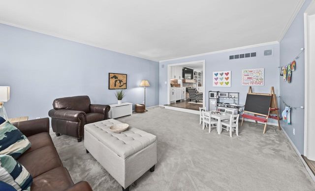 1870 Sean COURT, Brookfield, WI 53045