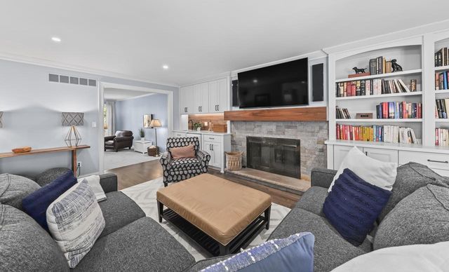 1870 Sean COURT, Brookfield, WI 53045