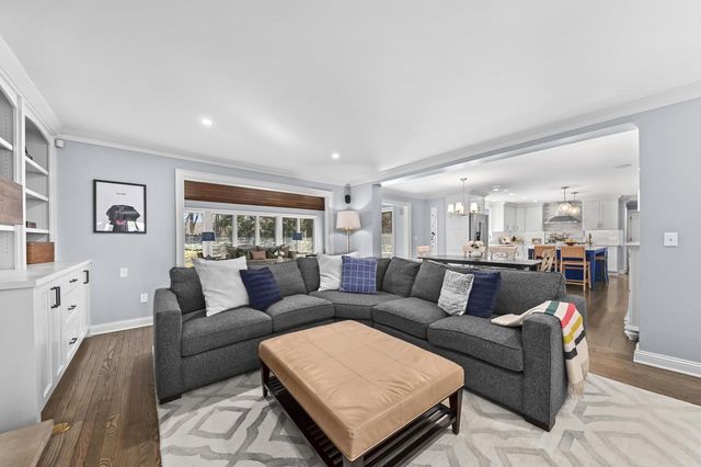 1870 Sean COURT, Brookfield, WI 53045