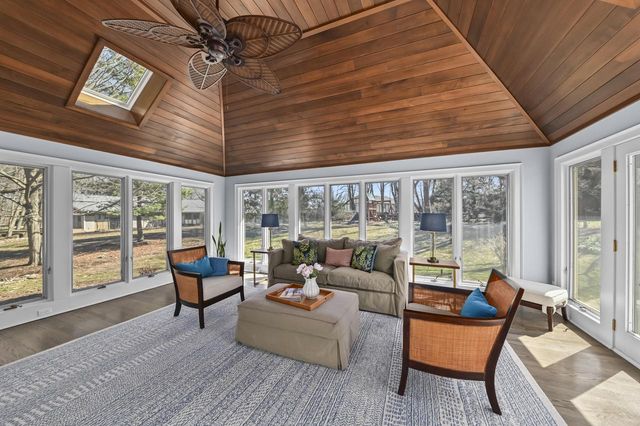 1870 Sean COURT, Brookfield, WI 53045