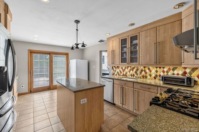 16 Yale Drive, New City, NY 10956
