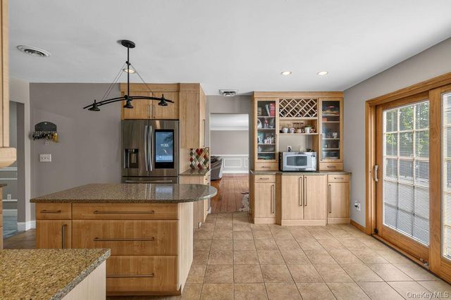 16 Yale Drive, New City, NY 10956