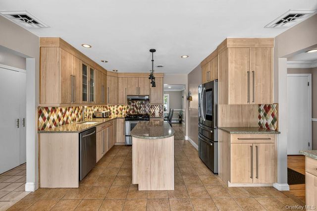 16 Yale Drive, New City, NY 10956