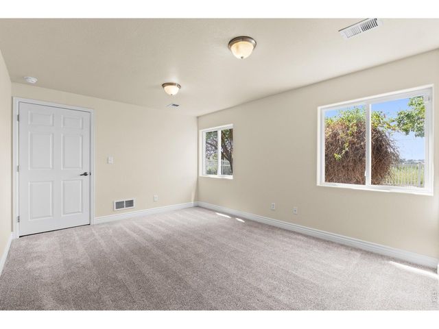 5226 32nd St, Greeley, CO 80634