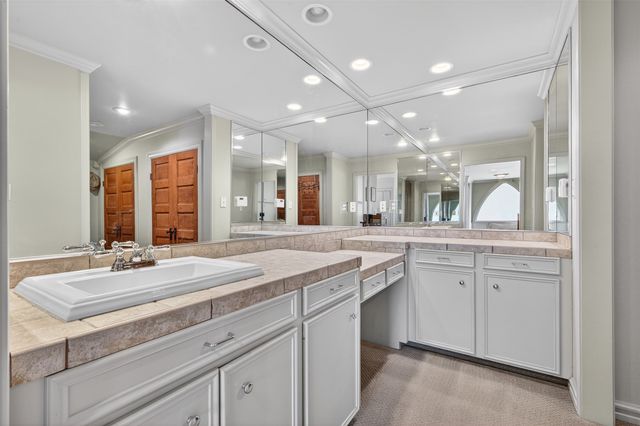 6046 S Lakeshore Drive, Shreveport, LA 71119