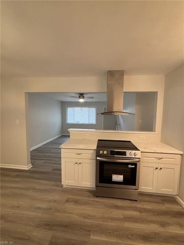 1813 Rowlock RD, Chesapeake, VA 23321
