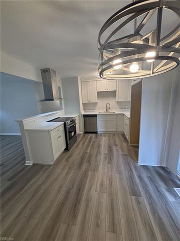 1813 Rowlock RD, Chesapeake, VA 23321