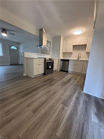 1813 Rowlock RD, Chesapeake, VA 23321