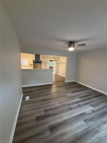 1813 Rowlock RD, Chesapeake, VA 23321