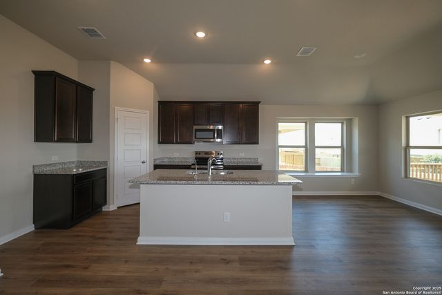 1117 Limestone Ridge, Seguin, TX 78155