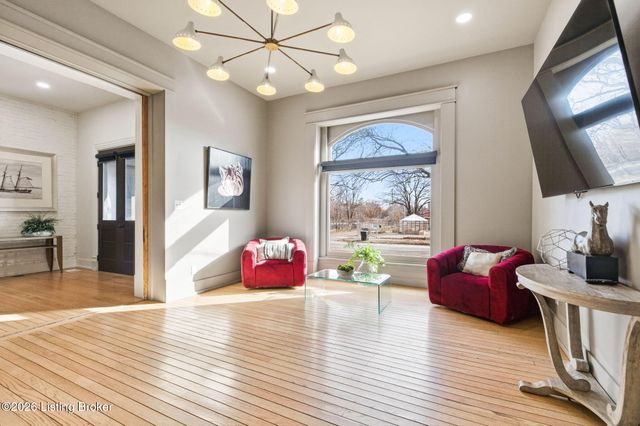 940 S 6th St, Louisville, KY 40203