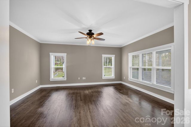 1002 Wellington Court NE, Lenoir, NC 28645