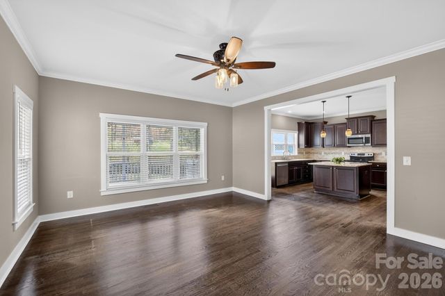 1002 Wellington Court NE, Lenoir, NC 28645