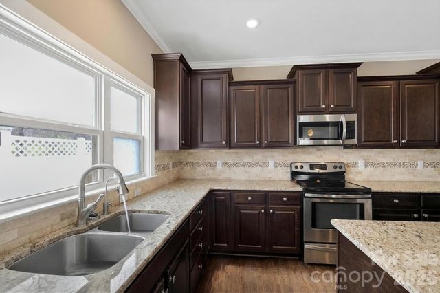 1002 Wellington Court NE, Lenoir, NC 28645