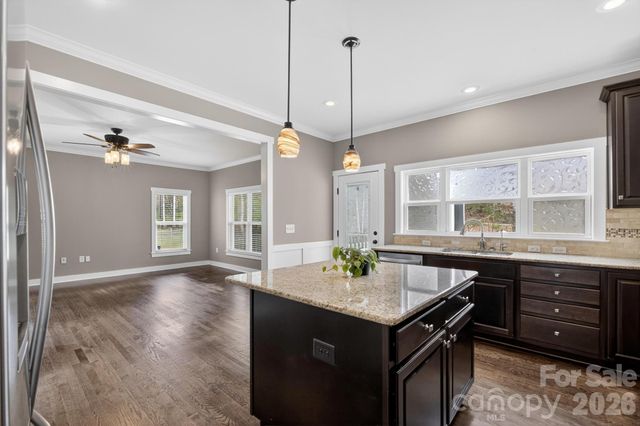 1002 Wellington Court NE, Lenoir, NC 28645