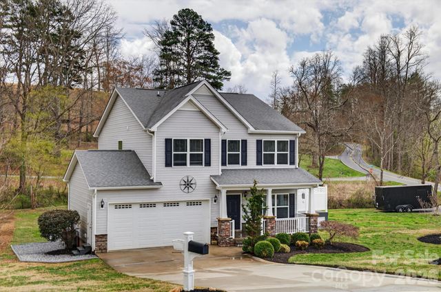 1002 Wellington Court NE, Lenoir, NC 28645