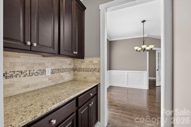 1002 Wellington Court NE, Lenoir, NC 28645