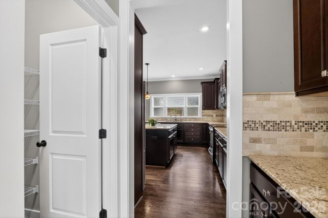 1002 Wellington Court NE, Lenoir, NC 28645